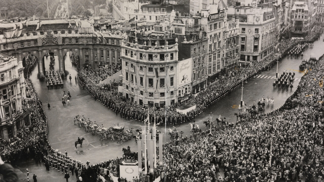 Coronation procession in 1953 and the streets of London