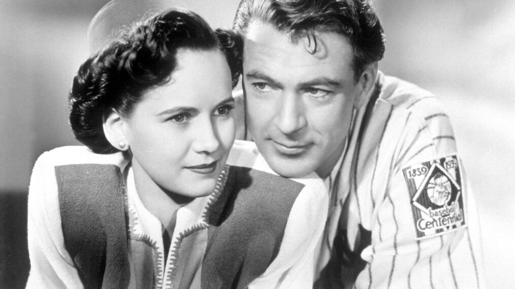 Teresa Wright as Eleanor Gehrig and Gary Cooper as Lou Gehrig in 