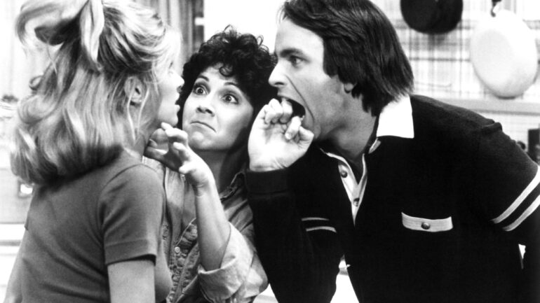 THREE'S COMPANY, Suzanne Somers, Joyce DeWitt, John Ritter in 'Chrissy Come Home'