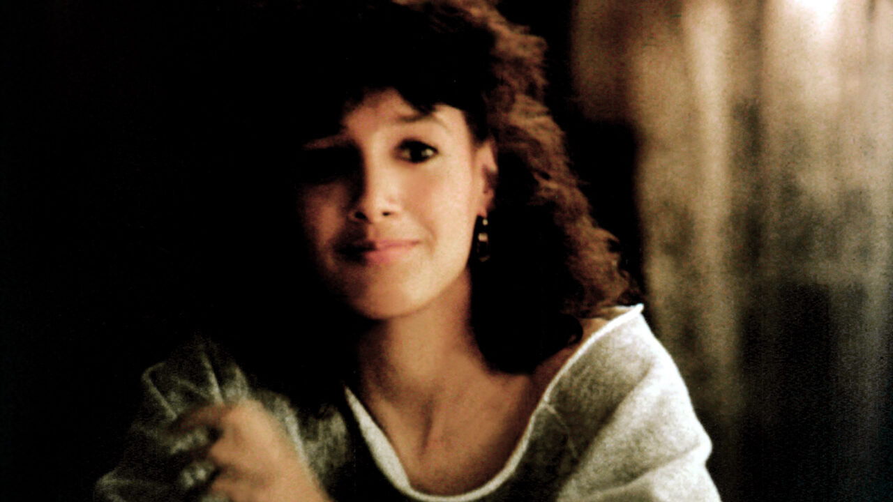 FLASHDANCE, Jennifer Beals, 1983, white sweatshirt