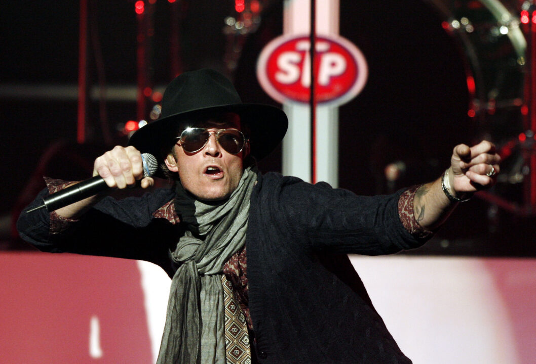 Singer Scott Weiland of Stone Temple Pilots performs at KROQ's Almost Acoustic Xmas at the Gibson Amphitheatre on December 13, 2008 in Universal City, California.