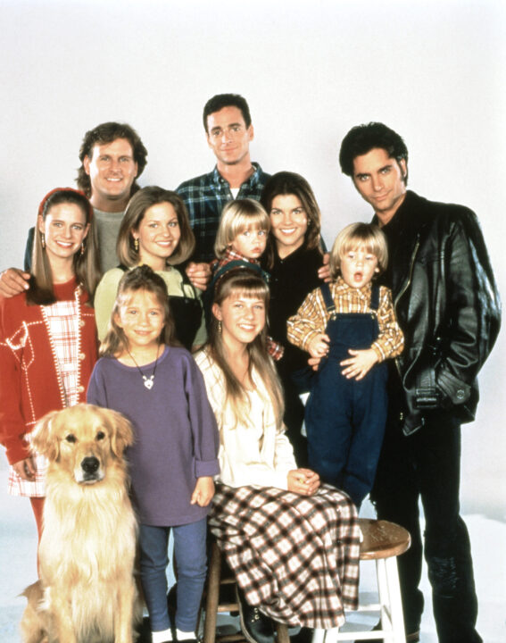 FULL HOUSE, (bottom row, from left): Comet the dog, Ashley/Mary-Kate Olsen, Jodie Sweetin, (middle): Andrea Barber, Candace Cameron, Blake/Dylan Tuomy-Wilhoit, Lori Loughlin, Blake/Dylan Tuomy-Wilhoit, John Stamos, (top): Dave Coulier, Bob Saget, (Season 8), 1987-95