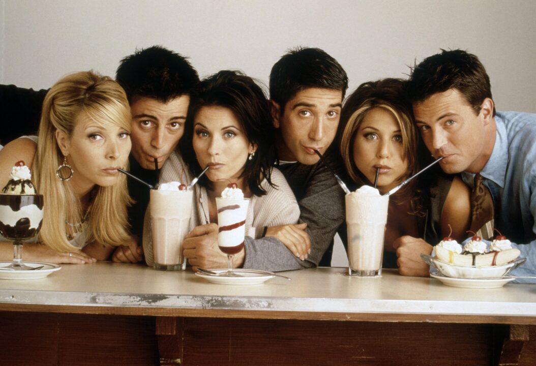 FRIENDS, cast photo, from left: Lisa Kudrow, Matt Leblanc, Courteney Cox, David Schwimmer, Jennifer Aniston, Matthew Perry