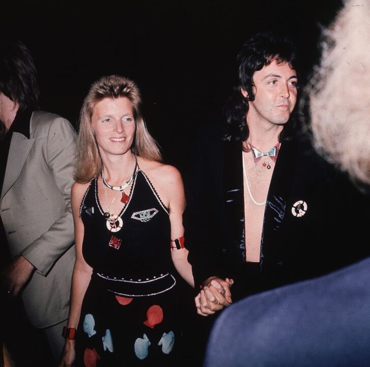 1973: Paul McCartney and wife, photographer Linda McCartney (1941 - 1998) as they arrive for the premiere of 'Live And Let Die', for which McCartney's band 'Wings' provided the title song