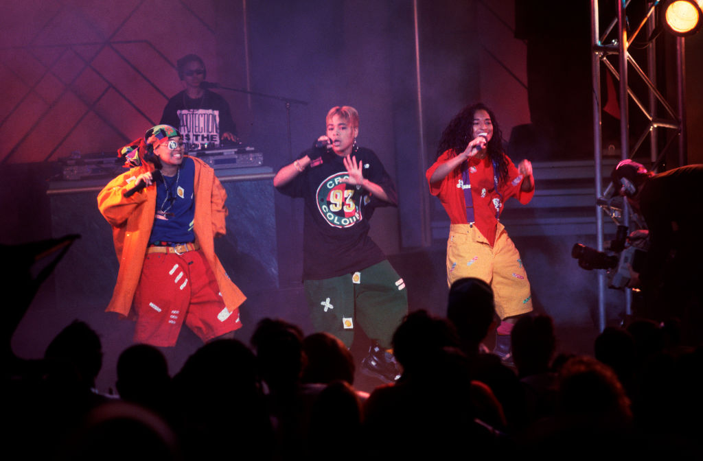 The members of American Hip Hop and R&B group TLC perform on an episode of the Oprah Winfrey Show, Chicago, Illinois, November 17, 1992. Pictured are, from left, Lisa 'Left Eye' Lopes (1971 - 2002), Tionne 'T-Boz' Williams, and Rozanda 'Chilli' Thomas. 