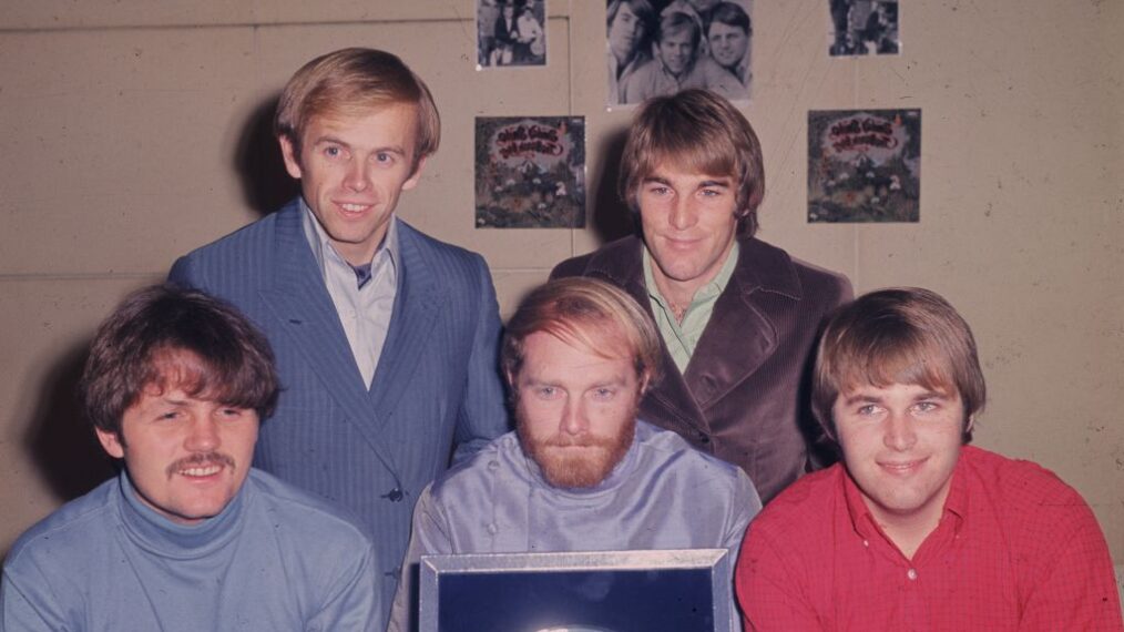DECEMBER 1967: The Beach Boys with their silver (platinum) disc. Clockwise from l to r; Bruce Johnston, Al Jardine, Mike Love (holding the disc)) Dennis Wilson(1944 - 1983) and bottom right, Carl Wilson (1946 - 1999). Best of The Beach Boys - vol1