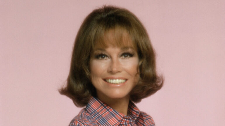 American actress Mary Tyler Moore, as Mary Richards, poses for a publicity portrait for the CBS situation comedy 'Mary Tyler Moore,' Studio City, Los Angeles, California, 1976.