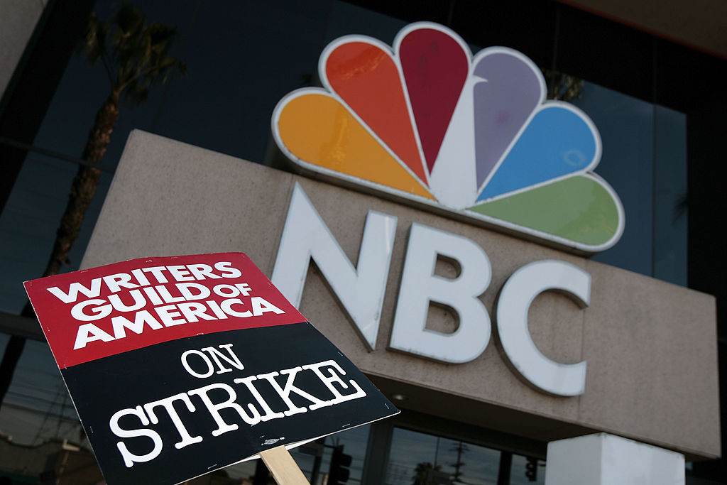 BURBANK, CA - JANUARY 02: Writers strike outside 'The Tonight Show With Jay Leno' at NBC Studio on January 2, 2008 in Burbank, California. Unlike his late-night counterpart David Letterman, who reached an agreement with the WGA that allowed his show's writers to return to the job, Mr. Leno reached no such agreement before returning to the air tonight