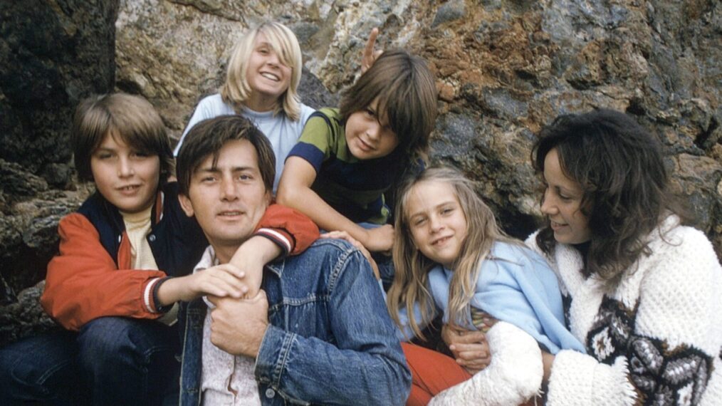 Martin Sheen and his wife Janet Sheen with their children (from left) Ramon Estevez, Emilio Estevez, Charlie Sheen, Renee Estevez, 1974.