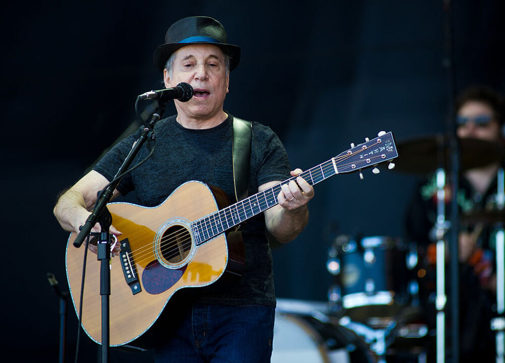 GLASTONBURY, ENGLAND - JUNE 26: Paul Simon performs live on the pyramid stage during the Glastonbury Festival at Worthy Farm, Pilton on June 26, 2011 in Glastonbury, England. The festival, which started in 1970 when several hundred hippies paid 1 GBP to attend, has grown into Europe's largest music festival attracting more than 175,000 people over five days