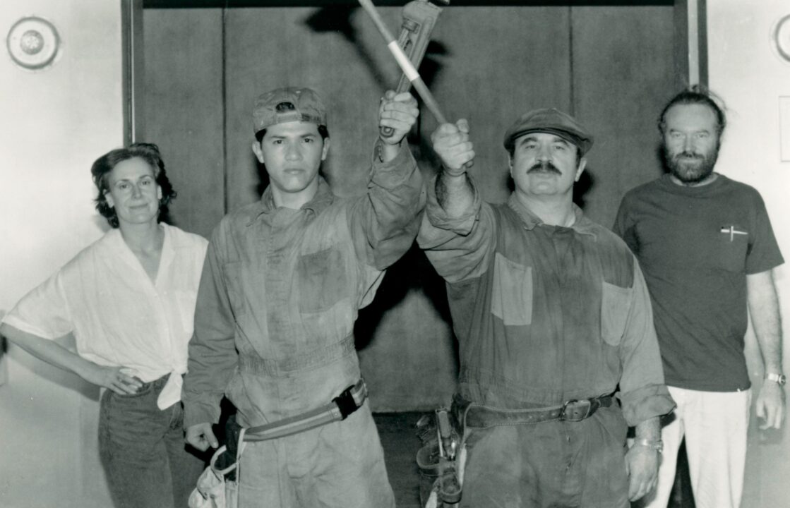 SUPER MARIO BROS., (aka SUPER MARIO BROTHERS), from left: Annabel Jankel, John Leguizamo, Bob Hoskins, Rocky Morton, directors, 1993. 