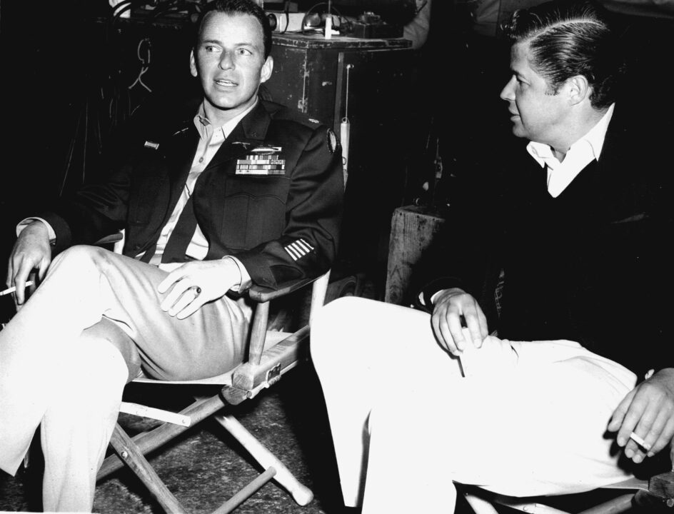 Frank Sinatra and John Frankenheimer (director) on the set of THE MANCHURIAN CANDIDATE, 1962