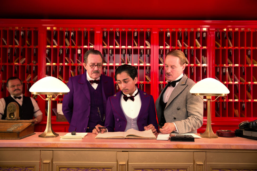 THE GRAND BUDAPEST HOTEL, from left: Tom Wilkinson, Tony Revolori, Owen Wilson, 2014. ph: Martin Scali/TM and Copyright