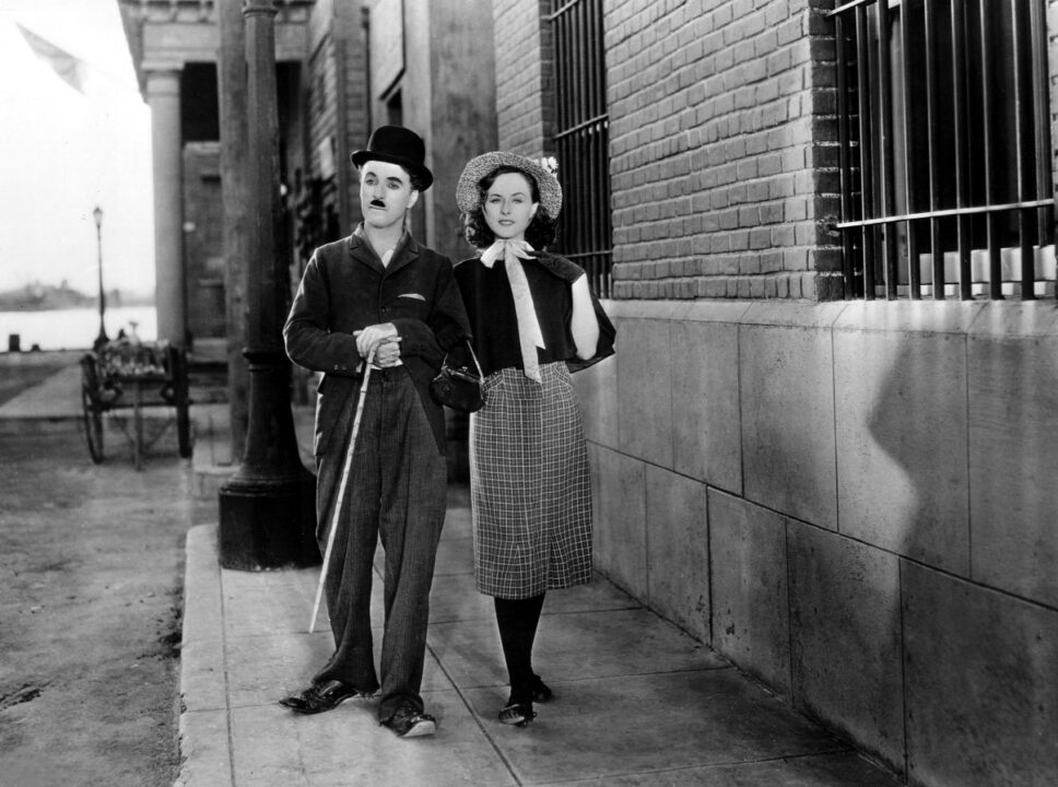 MODERN TIMES, Charlie Chaplin, Paulette Goddard, 1936