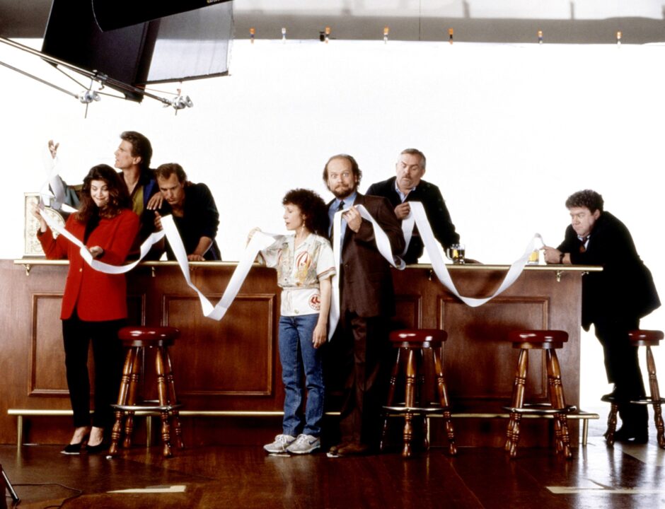 CHEERS, from left, Kirstie Alley, Ted Danson, Woody Harrelson, Rhea Perlman, Kelsey Grammer, John Ratzenberger, George Wendt, 198293 (ca. 1990 photo)