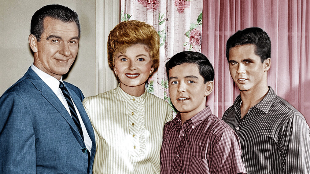 LEAVE IT TO BEAVER, (from left): Hugh Beaumont, Barbara Billingsley, Jerry Mathers, Tony Dow, (1963), 1957-63.