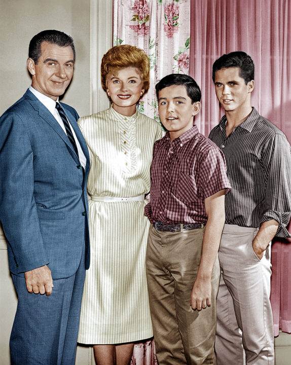 LEAVE IT TO BEAVER, (from left): Hugh Beaumont, Barbara Billingsley, Jerry Mathers, Tony Dow, (1963), 1957-63.