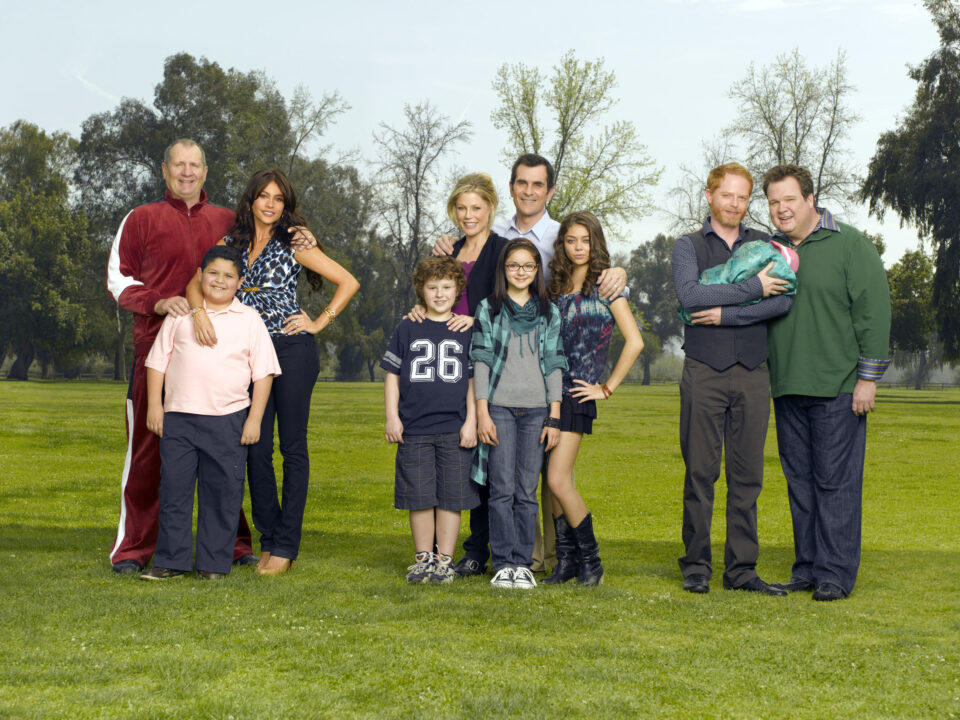 MODERN FAMILY, (from left): Ed O'Neill, Rico Rodriguez, Sofia Vergara, Nolan Gould, Julie Bowen, Ariel Winter, Ty Burrell, Sarah Hyland, Jesse Tyler Ferguson, Eric Stonstreet, (Season 1), 2009-. 