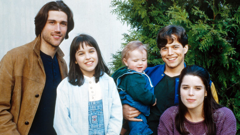 PARTY OF FIVE, Matthew Fox, Lacey Chabert, Andrew/Steven Cavarno, Scott Wolf, Neve Campbell, Season 1, 1994-1995.