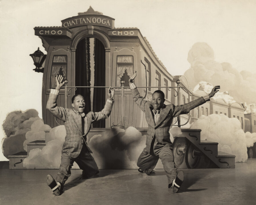SUN VALLEY SERENADE, Nicholas Brothers, 1941, doing a dancing split