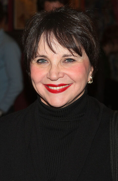 NEW YORK - JANUARY 04: Actress Cindy Williams poses for a photo during the unveiling of Bob Saget's portrait at Sardi's Restaurant in honor of his role in "The Drowsy Chaperone" on Broadway January 4, 2008 in New York City