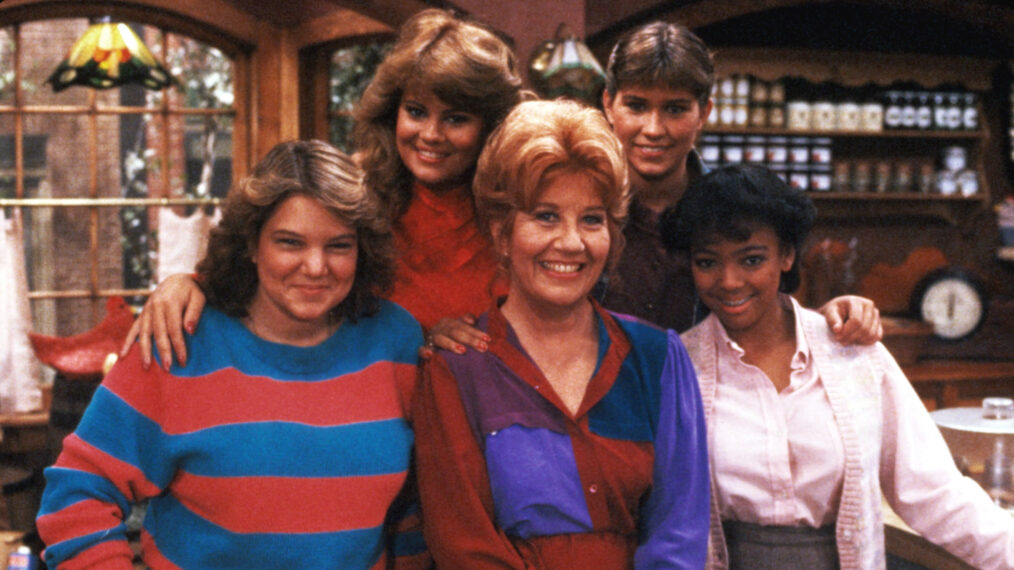 FACTS OF LIFE, Mindy Cohn, Lisa Whelchel, Charlotte Rae, Kim Fields, 1979-1988