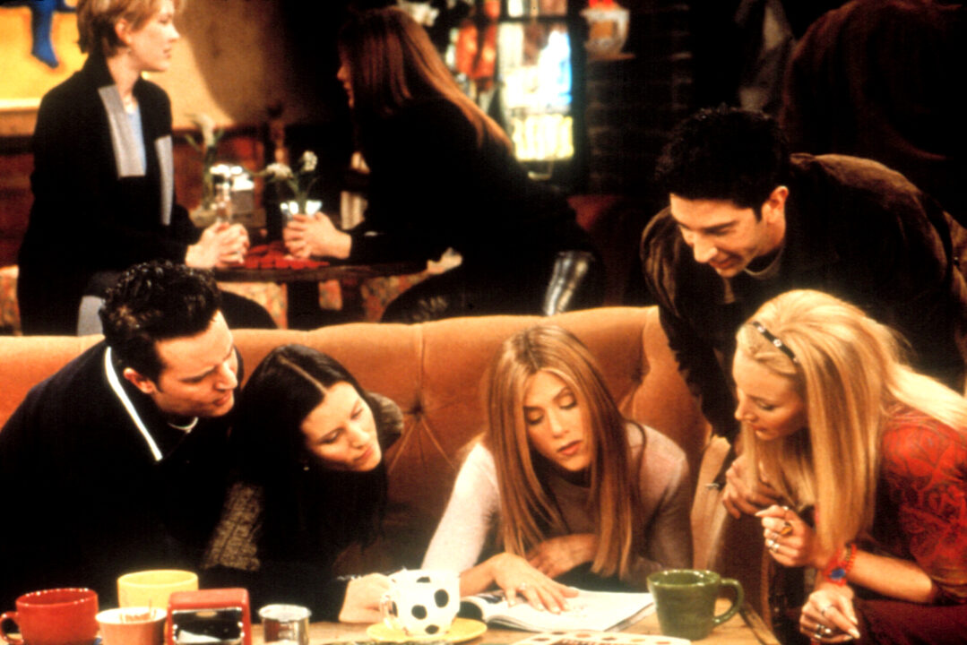 FRIENDS, Matthew Perry, Courteney Cox, Jennifer Aniston, David Schwimmer, Lisa Kudrow, 1994-present, episode The One With the Joke aired January 13, 2000, ep612