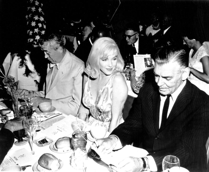 THE MISFITS, from left, director John Huston, Marilyn Monroe, Clark Gable, during production, autumn 1960