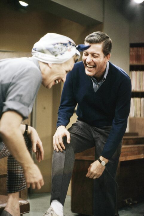 THE DICK VAN DYKE SHOW, on set, from left: Rose Marie, Dick Van Dyke, laughing, (1965), 1961-1966