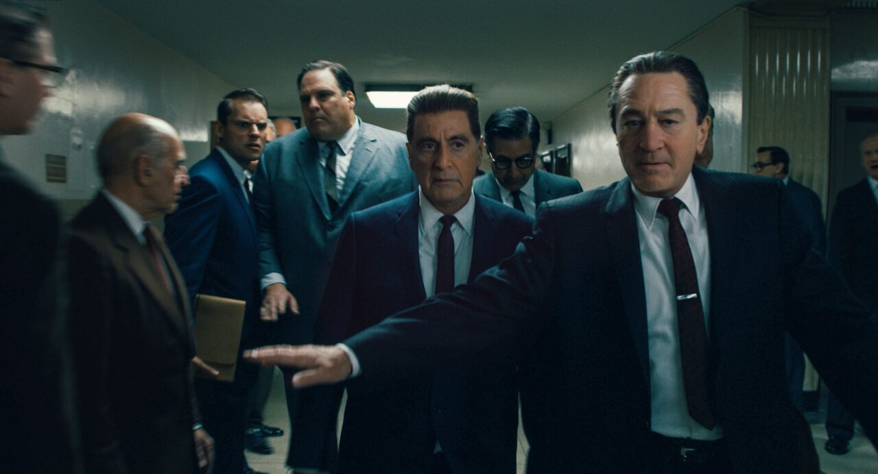 THE IRISHMAN, center: Al Pacino as Jimmy Hoffa; right: Robert De Niro, 2019. 