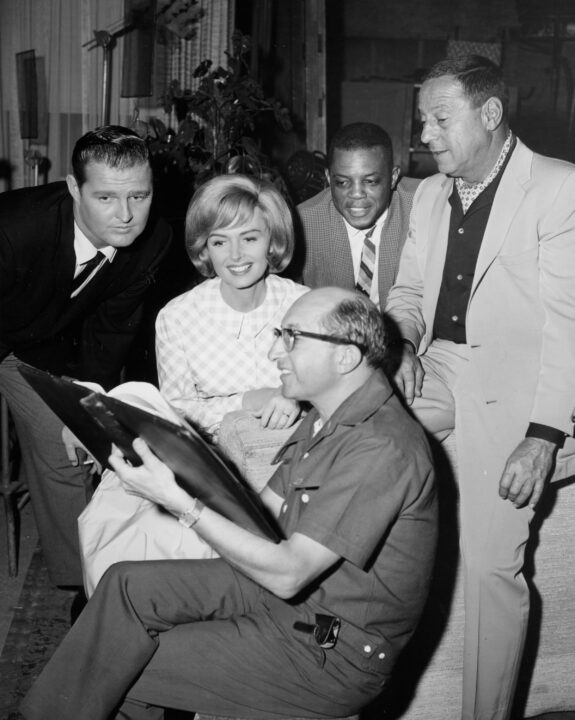 THE DONNA REED SHOW, Don Drysdale, Donna Reed, Willie Mays, Tony Owen, Sidney Miller, director, 1958-1966. photo: 