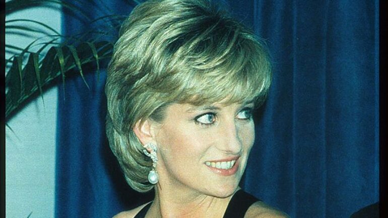 248217 03: Lady Diana Spencer stands at the 41st annual United Cerebral Palsy Awards gala December 11, 1995 in New York City. Lady Diana, the Princess of Wales, received the UCP Humanitarian Award at the fundraising evening