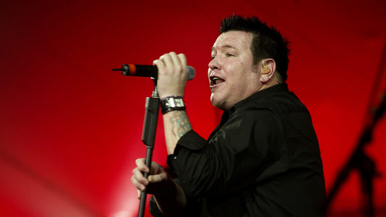 LOS ANGELES - NOVEMBER 8: Smash Mouth, with singer Steve Harwell, performs at the after-party for