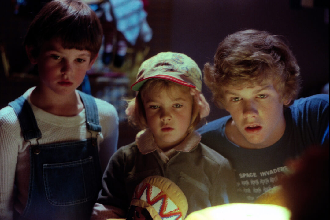 E.T., (aka E.T.: THE EXTRA-TERRESTRIAL), from left, Henry Thomas, Drew Barrymore, 