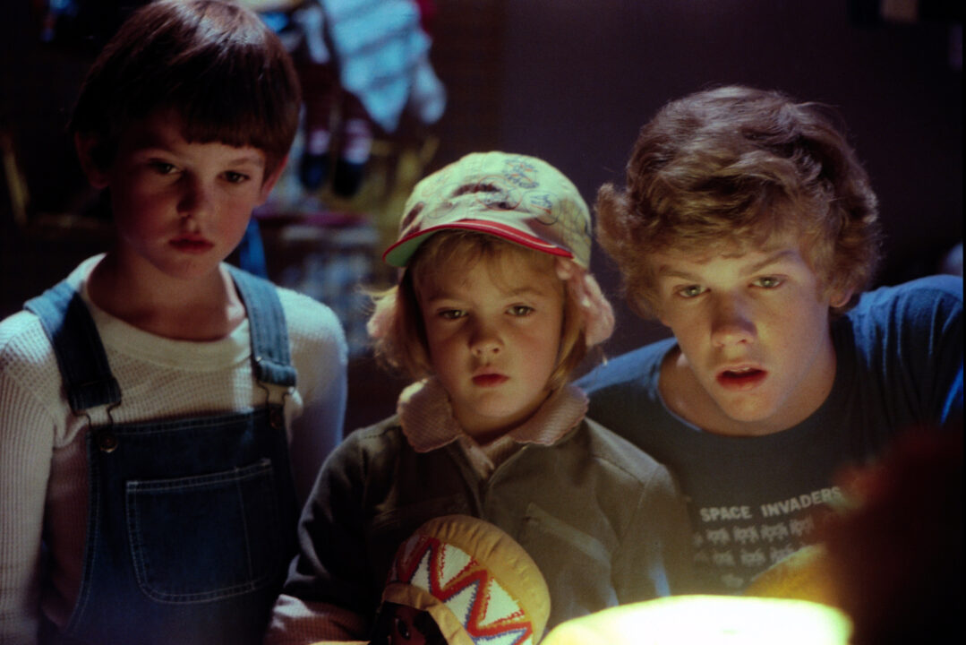 E.T., (aka E.T.: THE EXTRA-TERRESTRIAL), from left, Henry Thomas, Drew Barrymore,