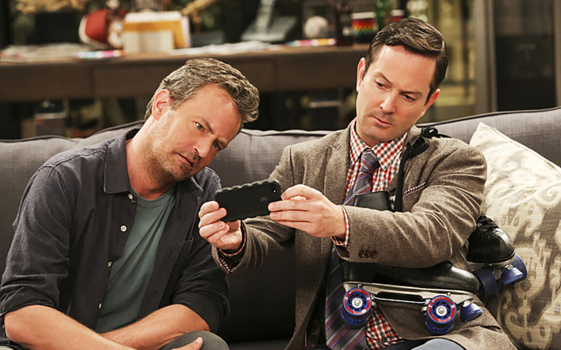 THE ODD COUPLE, l-r: Matthew Perry, Thomas Lennon in 'The Birthday Party' (Season 1, Episode 3, aired March 5, 2015).