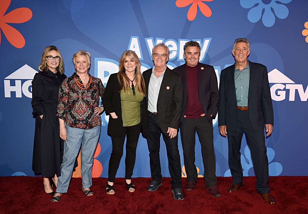 BEVERLY HILLS, CALIFORNIA - JULY 25: (L-R) Maureen McCormick, Eve Plumb, Susan Olsen, Mike Lookinland, Christopher Knight and Barry Williams attend HGTV's 'A Very Brady Renovation' reception for Discovery, Inc.'s Summer 2019 TCA Tour at The Beverly Hilton Hotel on July 25, 2019 in Beverly Hills, California