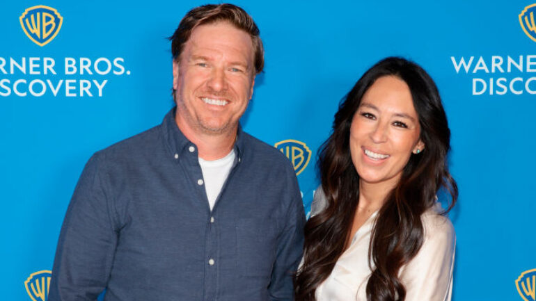 NEW YORK, NEW YORK - MAY 18: (EDITORS NOTE: This image has been retouched at the request of Warner Bros. Discovery.) Chip Gaines, Fixer Upper on Magnolia and Joanna Gaines, Fixer Upper on Magnolia attend the Warner Bros. Discovery Upfront 2022 arrivals on the red carpet at MSG Studios on May 18, 2022 in New York City