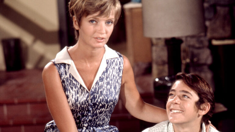 THE BRADY BUNCH, Florence Henderson, Barry Williams, 'Call Me Irresponsible,' (Season 2, October 30, 1970), 1969-74