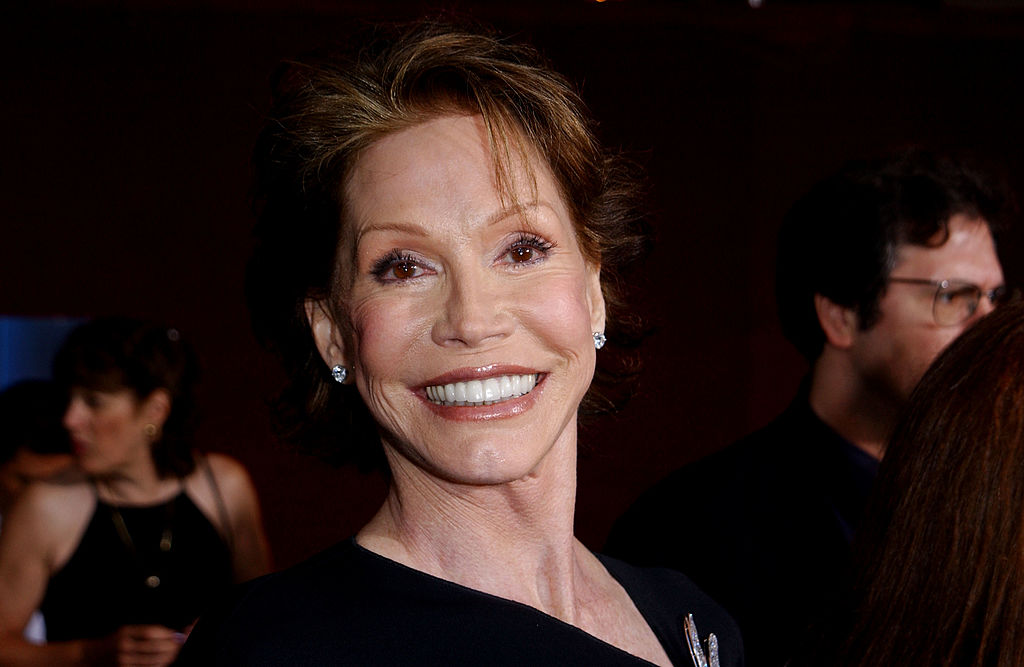 396787 118: Actress Mary Tyler Moore attends the 53rd Annual Primetime Emmy Awards at The Shubert Theater November 4, 2001 in Los Angeles, CA