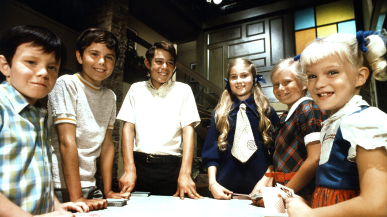 THE BRADY BUNCH, Mike Lookinland, Christopher Knight, Barry Williams, Maureen McCormick, Eve Plumb, Susan Olsen on-set, '54-40 & Fight', (Season 1, ep. 115, aired January 9, 1970), 1969-74