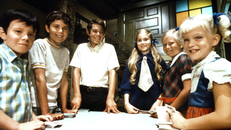 THE BRADY BUNCH, Mike Lookinland, Christopher Knight, Barry Williams, Maureen McCormick, Eve Plumb, Susan Olsen on-set, '54-40 & Fight', (Season 1, ep. 115, aired January 9, 1970), 1969-74