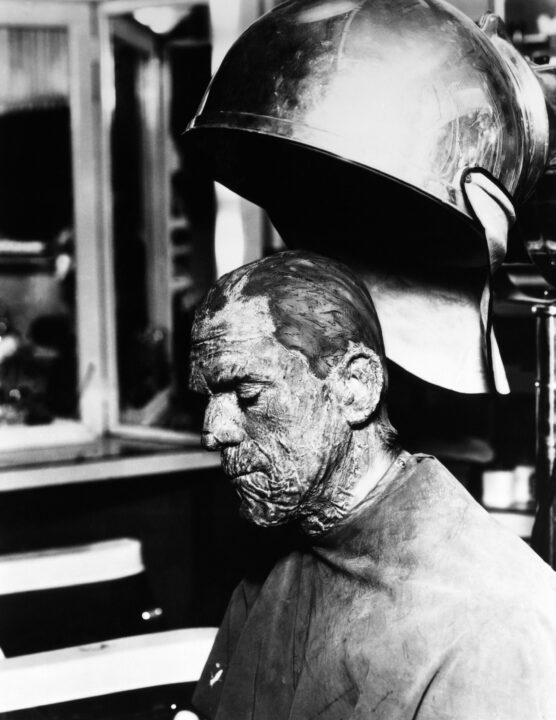 THE MUMMY, Boris Karloff, on set, 1932