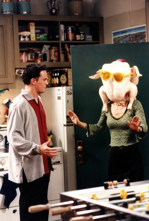 FRIENDS, from left, Matthew Perry, Courteney Cox, 'The One with All the Thanksgivings,' (Season 5, aired November 19, 1998), 1994-2004.