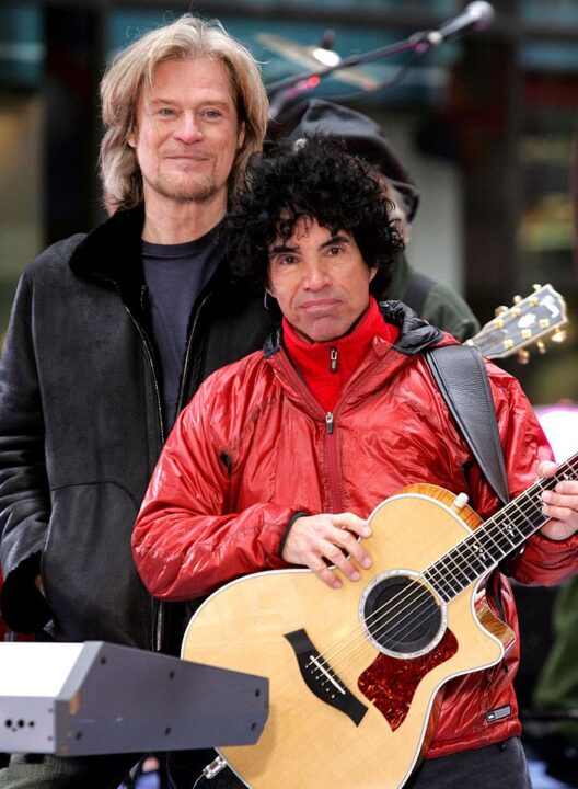 NEW YORK - NOVEMBER 22: (L-R) Musicians Daryl Hall and John Oates of the music group Hall &amp; Oates perform on the NBC Today Show Toyota Concert Series on November 22, 2006 in New York City