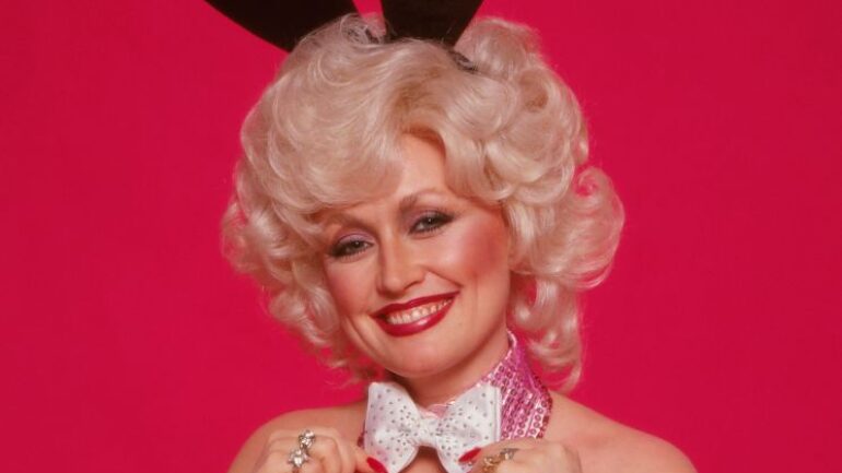 LOS ANGELES - 1978: Country singer Dolly Parton poses for a portrait session dressed as a playboy bunny, 1978 in Los Angeles, California