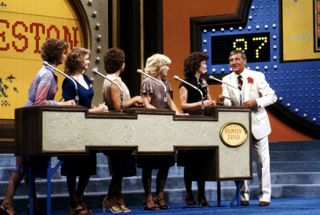 FAMILY FEUD, (from left): contestants, host Richard Dawson, (1982), 1976-85