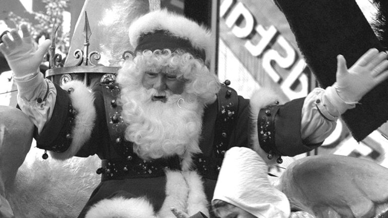 UNITED STATES - NOVEMBER 24: Santa Claus waves to the crowd at the end of the Macy's Thanksgiving Day parade