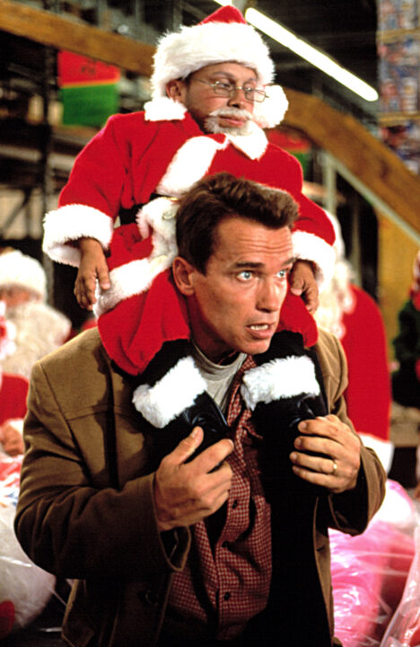 JINGLE ALL THE WAY, Verne Troyer, Arnold Schwarzenegger, 1996,