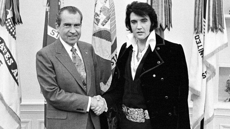 American politician US President Richard Nixon (1913 – 1994) and Rock and Roll musician Elvis Presley (1935 - 1977) shake hands during a meeting at the White House, Washington DC, December 21, 1970